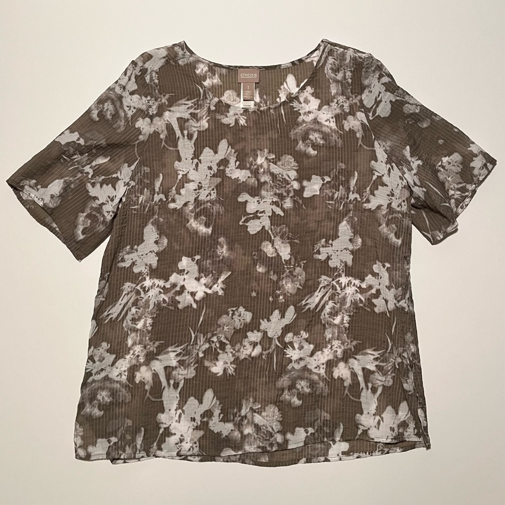Chico's Elbow Length Sleeves Tunic Shirt Fog Grey White Floral Faded Prints